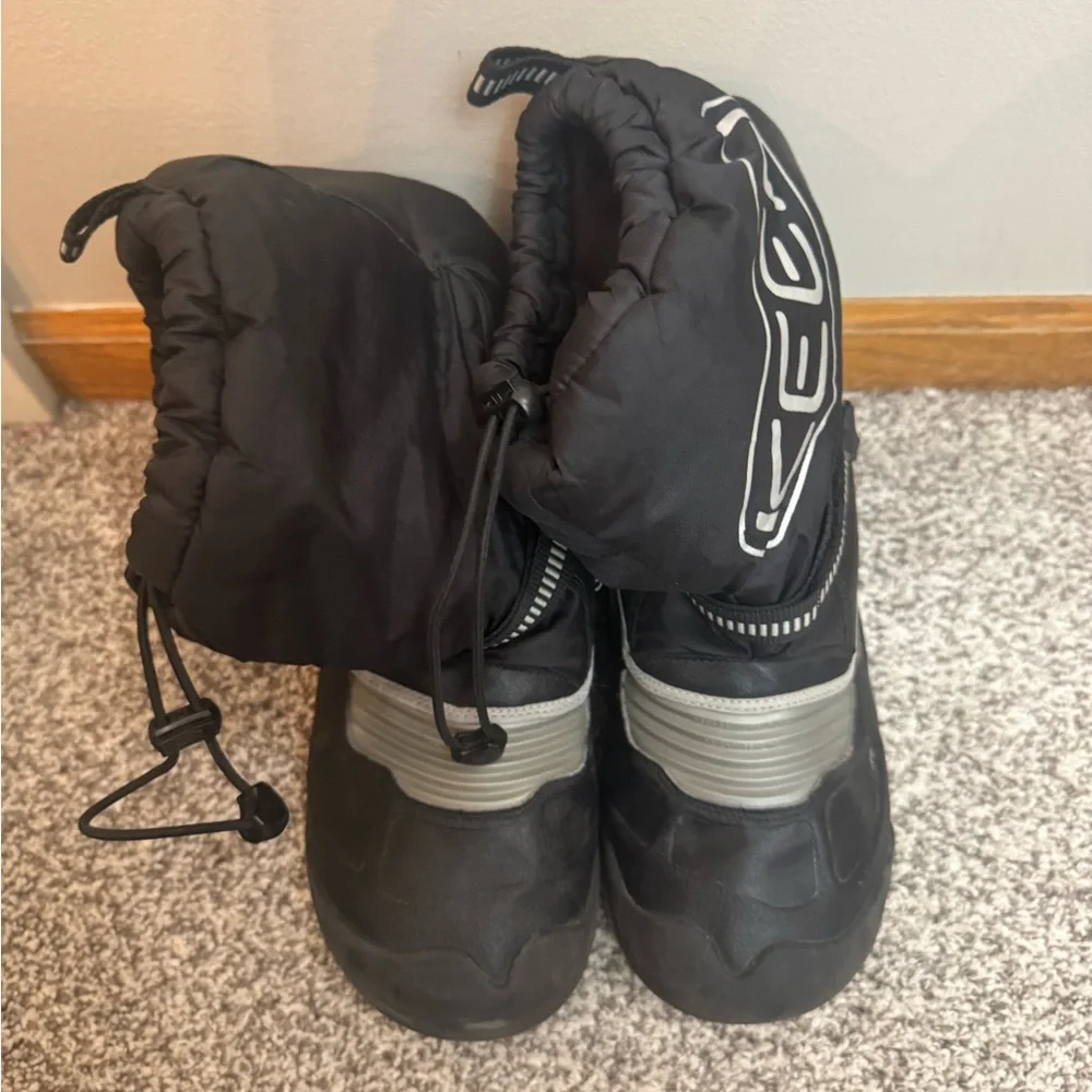 Keen Boots Snow Troll WP Unisex Black Insulated Waterproof Size 8.5M 10W